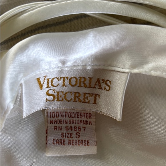 Elegant Lace Sleepwear Set in Cream - Picture 7 of 7